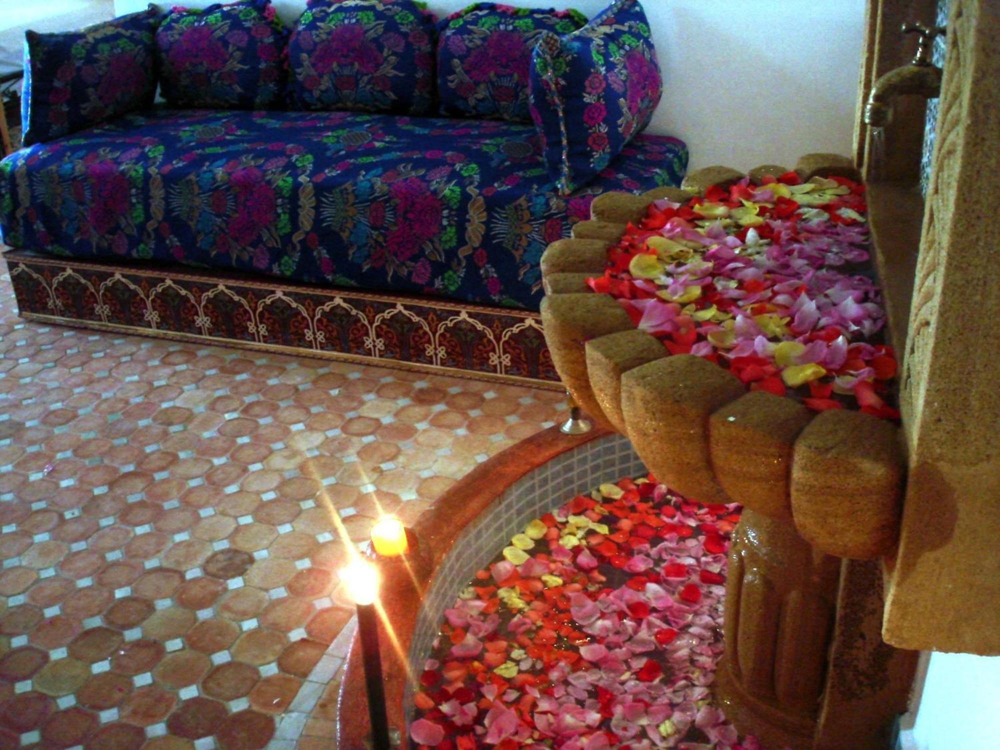 Al Andaloussiya Diyafa Hotel มูเลย์อิดริสส์ ภายนอก รูปภาพ